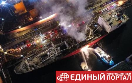 На пожаре корабля у Стамбула погибли два человека