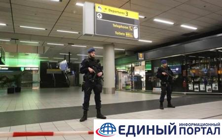 Пассажир угрожал взорвать бомбу в аэропорту Амстердама