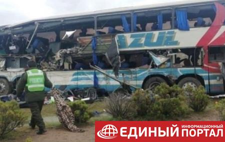 В Боливии автобус с футбольной командой упал с обрыва