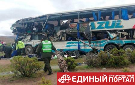 В Боливии столкнулись два автобуса: погибли более 20 человек