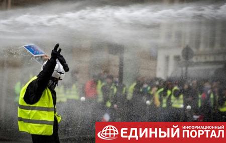 За время протестов "желтых жилетов" погибли 11 человек