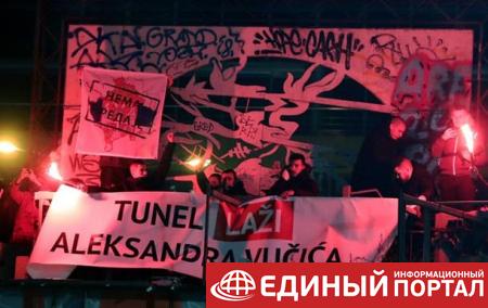Тысячи сербов вышли на акцию против президента