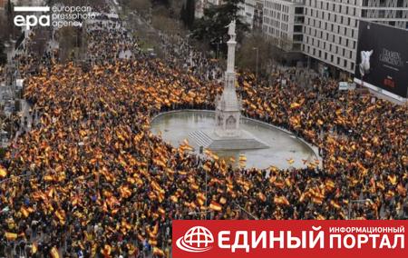 В Мадриде многотысячный митинг против диалога с Каталонией