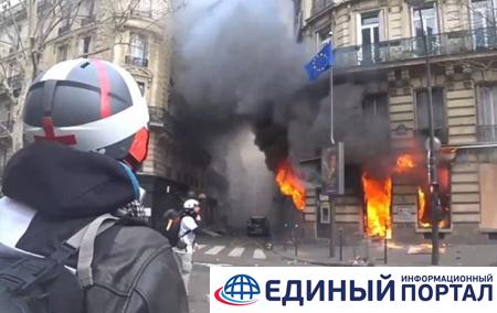 Протесты в Париже: при пожаре в банке пострадали 11 человек