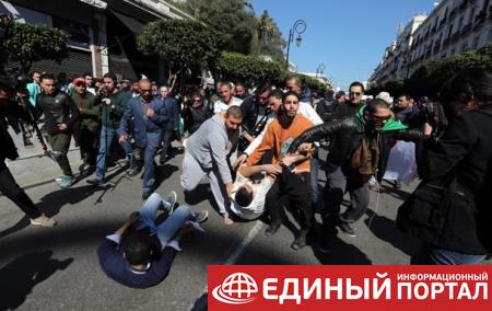 В Алжире в ходе протестов пострадали почти 200 человек