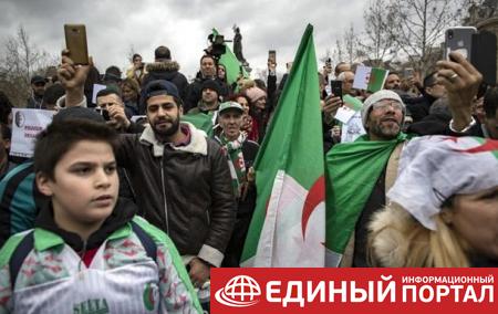 В Алжире возобновились протесты