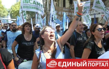 В Аргентине из-за забастовки отложили начало учебного года