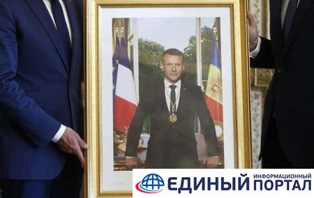 Во Франции из мэрий массово воруют портреты Макрона