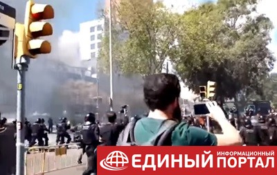 В Барселоне столкнулись сепаратисты и полиция, есть пострадавшие