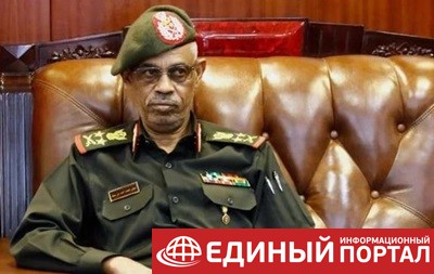 Глава военного совета Судана ушел в отставку