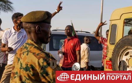 Министр обороны Судана взял на себя управление страной