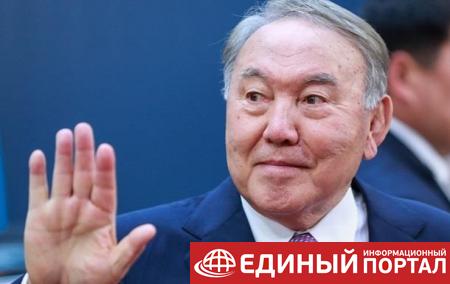 Назарбаев думал о сложении полномочий три года