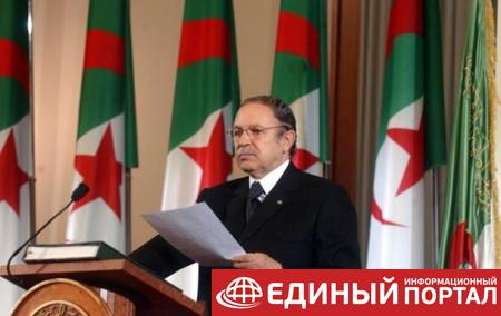Ушедший в отставку президент Алжира попросил прощения у народа