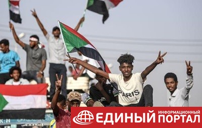 Военные и демонстранты в Судане договорились об общем правительстве
