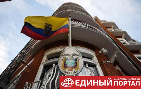 Эквадор решил передать США вещи Ассанжа − СМИ