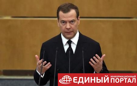 Медведев: Зеленский не налаживает отношения с РФ