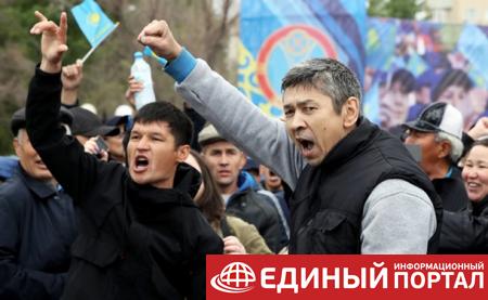 Митинги в Казахстане: Задержанных уже около 50