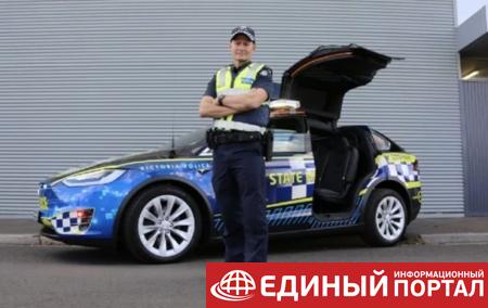 Полиция Австралии пересаживается на Tesla