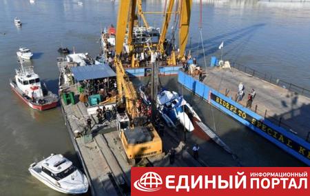 Трагедия на Дунае: спасатели поднимают затонувшее судно