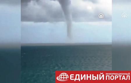 Мощный смерч в Черном море сняли на видео