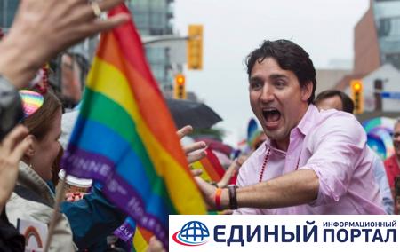 Премьер Канады Трюдо посетил гей-бар