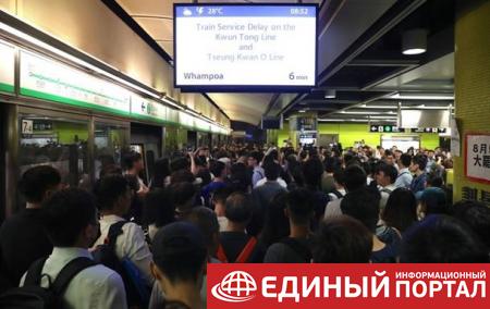 Протестующие в Гонконге нарушили работу поездов