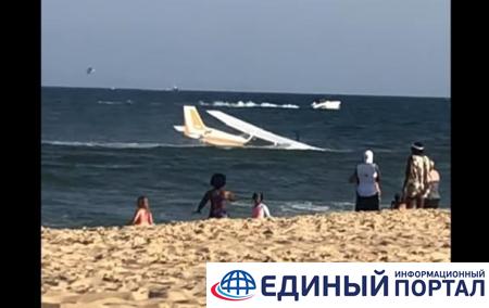 В США самолет совершил аварийную посадку в океане