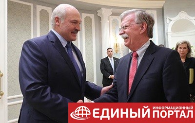 Лукашенко предложил Болтону "перезагрузку отношений"