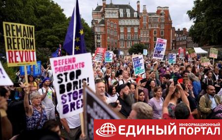 Британцы требуют отменить приостановку работы парламента