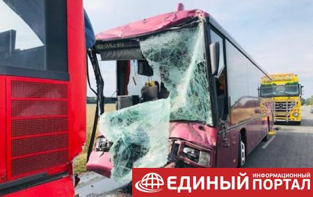 В Польше при столкновении автобусов пострадали 27 человек