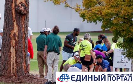 В США участники турнира по гольфу пострадали от удара молнии