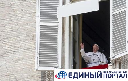 Папа Римский в Ватикане застрял в лифте на 25 минут