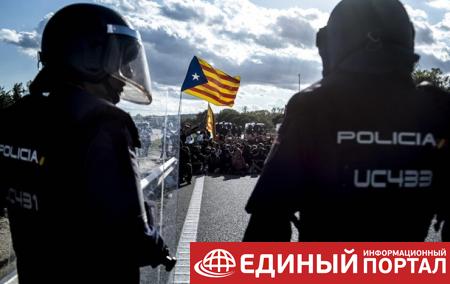 Испания направляет сотни спецназовцев в Каталонию