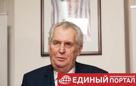Президент Чехии не признавал Крым российским - пресс-секретарь