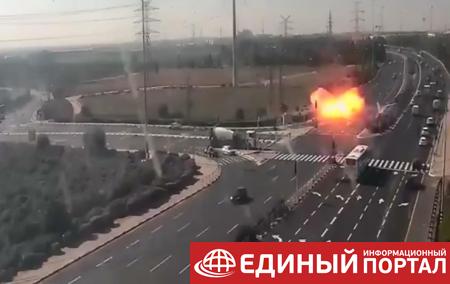 Падение ракеты на трассу в Израиле попало на видео