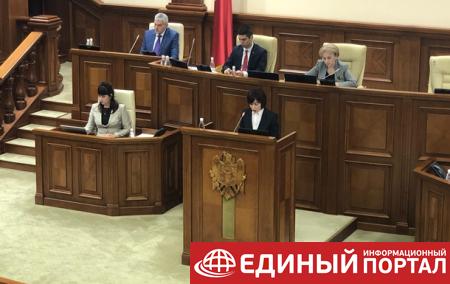 Парламент Молдовы отправил правительство в отставку