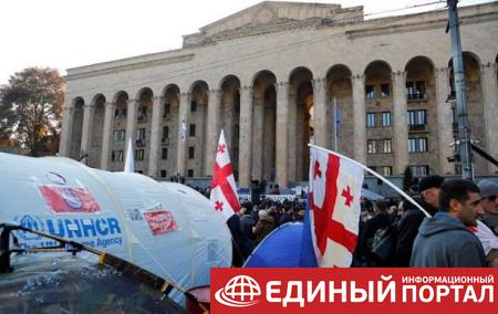 Протесты в Тбилиси: активисты заблокировали здание парламента