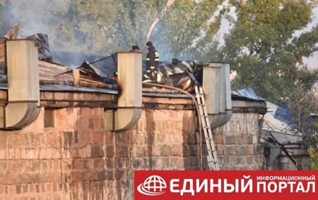 В Ереване произошел пожар на крыше парламента