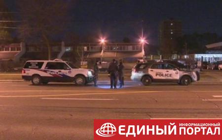 Неизвестные открыли стрельбу по прохожим в Торонто