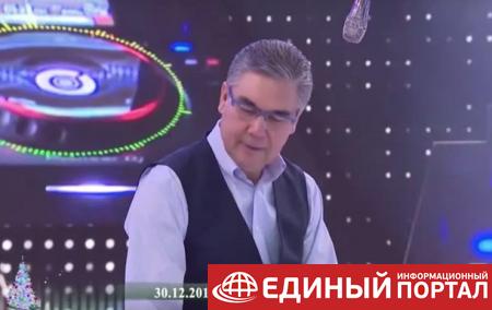 Президент Туркменистана учил чиновников миксовать музыку