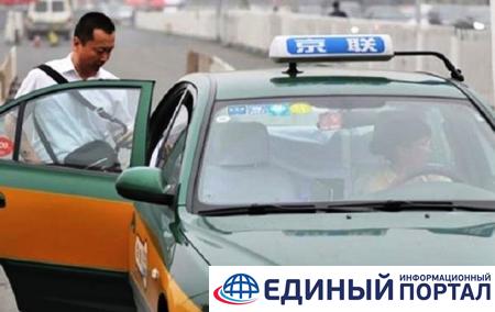 Таксист выгнал из авто пассажира из Уханя