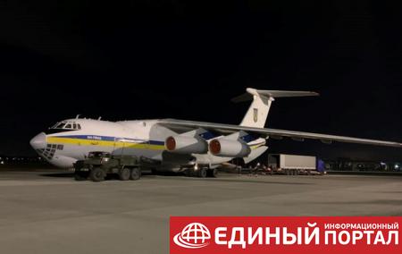 Украинский самолет готовится к вылету в Иран