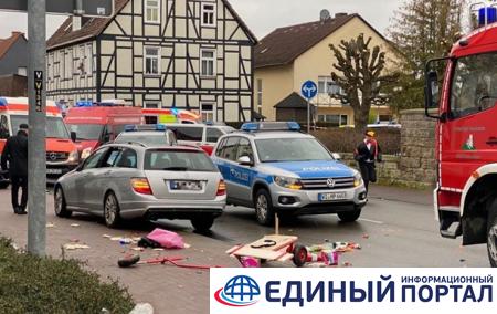 В Германии авто въехало в участников карнавала: 15 пострадавших