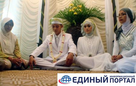 В Индонезии предлагают бороться с бедностью замужеством