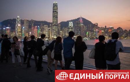 Жителям Гонконга власти раздадут по $1280
