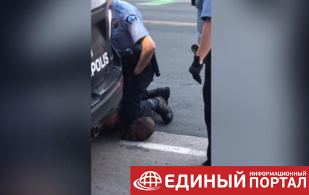 Смертельное задержание в США: офицер коленом прижимал шею мужчины