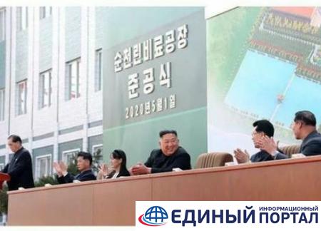 СМИ КНДР показали первые фото Ким Чен Ына после отсутствия