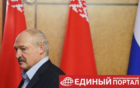 Лукашенко заявил, что потеряет Беларусь, если поведет себя демократично