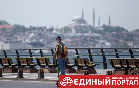 С июля Турция будет принимать украинских туристов без тестов и изоляции