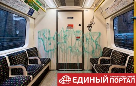 Бэнкси расписал вагоны лондонского метро граффити на тему коронавируса